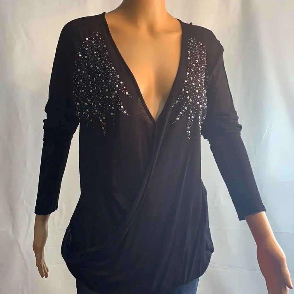 Rock & Republic Top Long Sleeve VNeck Black Silver Metal Decoration Sz Medium